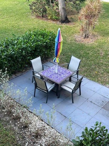 162 Camden G, West Palm Beach, FL 33417