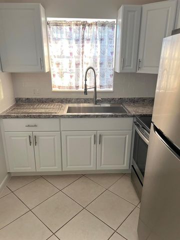 162 Camden G, West Palm Beach, FL 33417