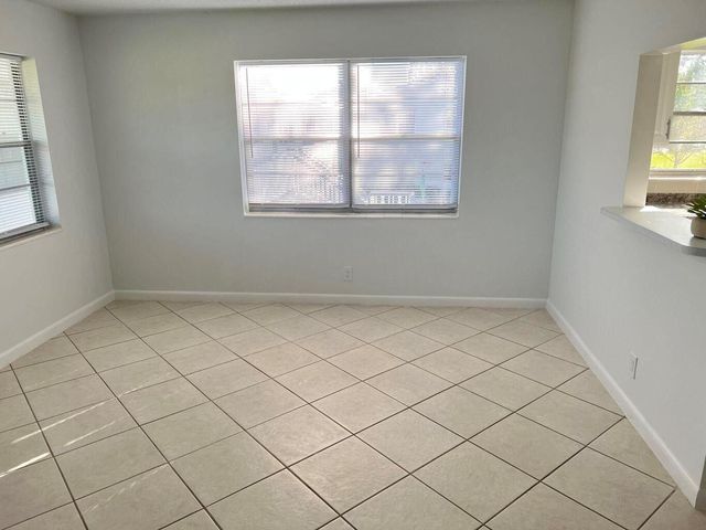 162 Camden G, West Palm Beach, FL 33417