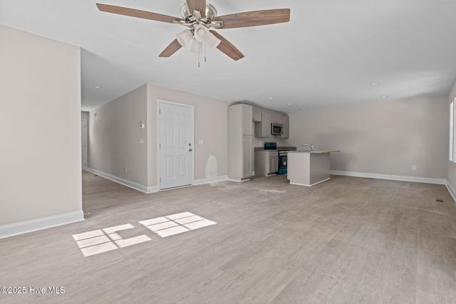 1010 W Saunders Avenue, Aberdeen, NC 28315