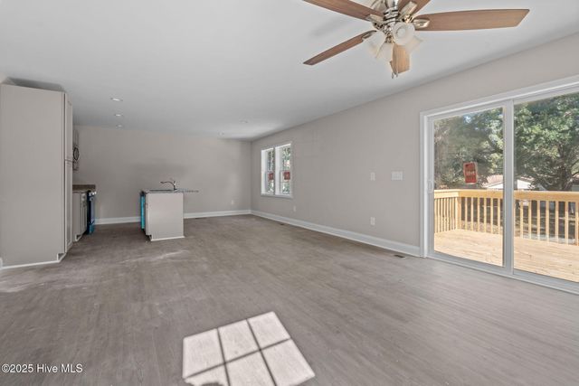 1010 W Saunders Avenue, Aberdeen, NC 28315