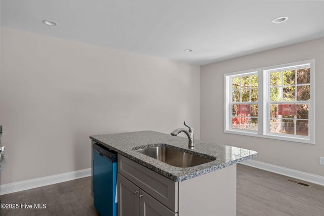 1010 W Saunders Avenue, Aberdeen, NC 28315