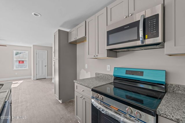 1010 W Saunders Avenue, Aberdeen, NC 28315