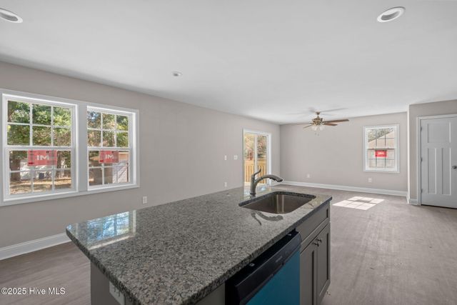 1010 W Saunders Avenue, Aberdeen, NC 28315