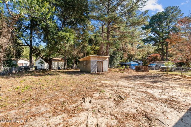 1010 W Saunders Avenue, Aberdeen, NC 28315