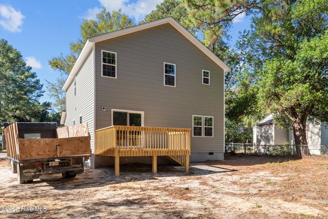 1010 W Saunders Avenue, Aberdeen, NC 28315