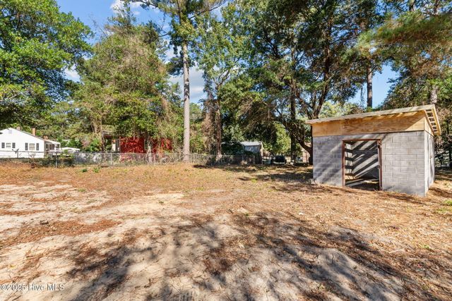 1010 W Saunders Avenue, Aberdeen, NC 28315