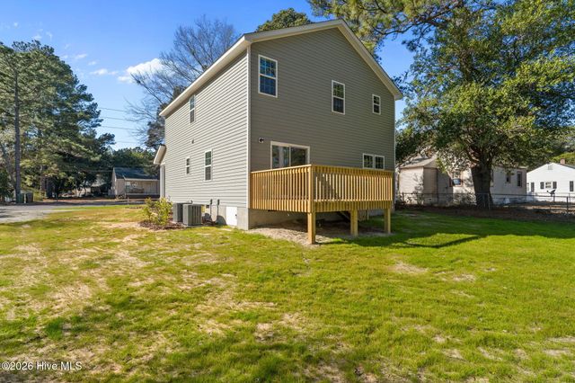 1010 W Saunders Avenue, Aberdeen, NC 28315