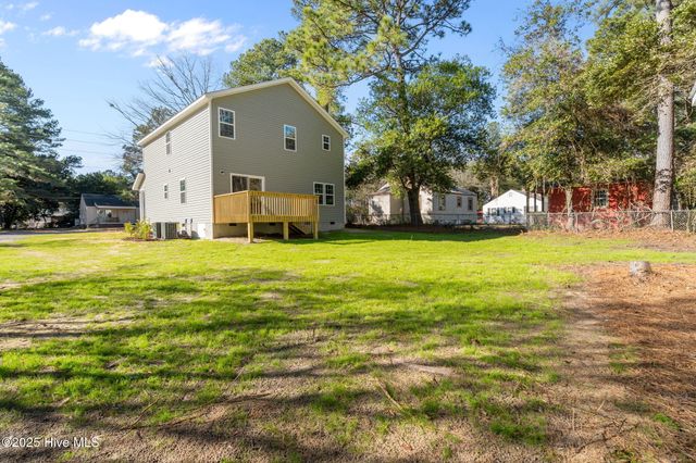 1010 W Saunders Avenue, Aberdeen, NC 28315