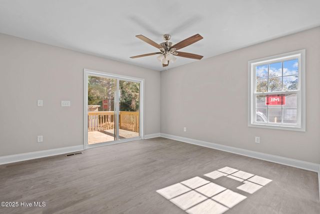 1010 W Saunders Avenue, Aberdeen, NC 28315