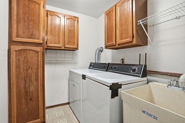 4142 Augusta Drive, Crown Point, IN 46307