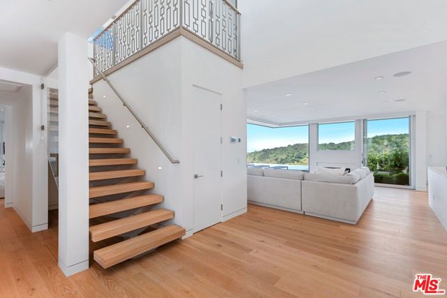 3642 Beverly Ridge Drive, Sherman Oaks, CA 91423