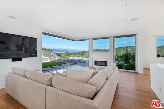 3642 Beverly Ridge Drive, Sherman Oaks, CA 91423
