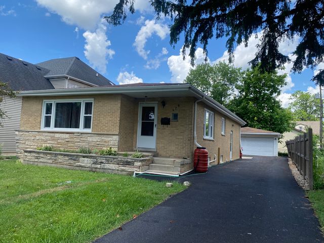 426 E Berteau Avenue, Elmhurst, IL 60126