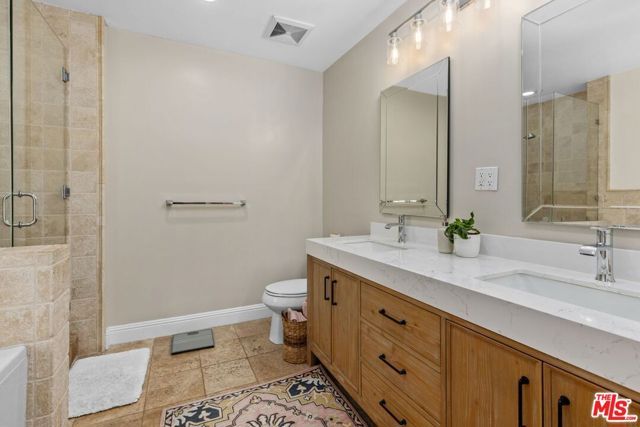 5037 Rosewood Avenue 101, Los Angeles, CA 90004
