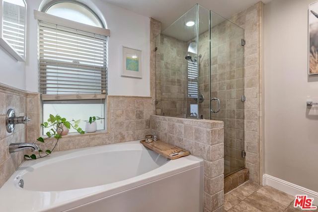 5037 Rosewood Avenue 101, Los Angeles, CA 90004