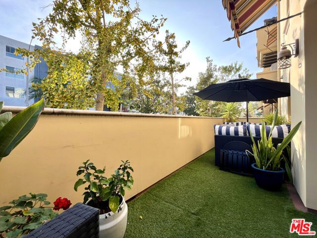 5037 Rosewood Avenue 101, Los Angeles, CA 90004