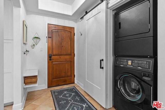 5037 Rosewood Avenue 101, Los Angeles, CA 90004