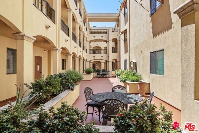 5037 Rosewood Avenue 101, Los Angeles, CA 90004