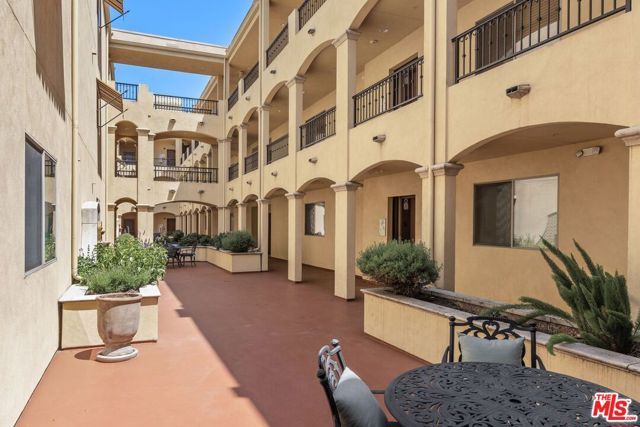 5037 Rosewood Avenue 101, Los Angeles, CA 90004