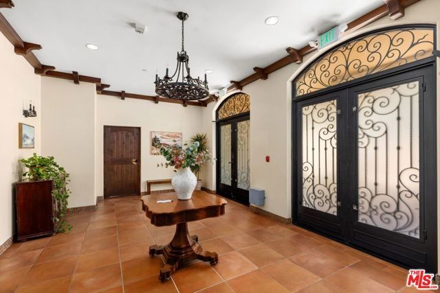 5037 Rosewood Avenue 101, Los Angeles, CA 90004