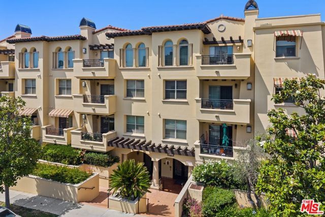 5037 Rosewood Avenue 101, Los Angeles, CA 90004