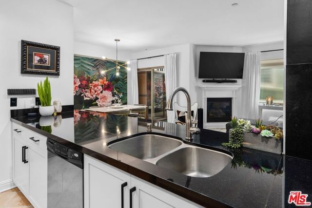 5037 Rosewood Avenue 101, Los Angeles, CA 90004