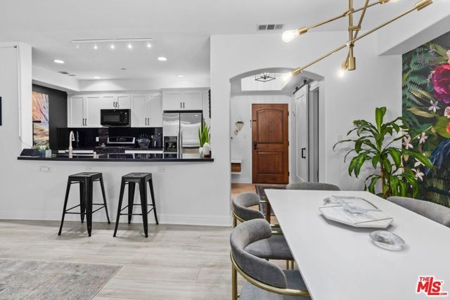 5037 Rosewood Avenue 101, Los Angeles, CA 90004