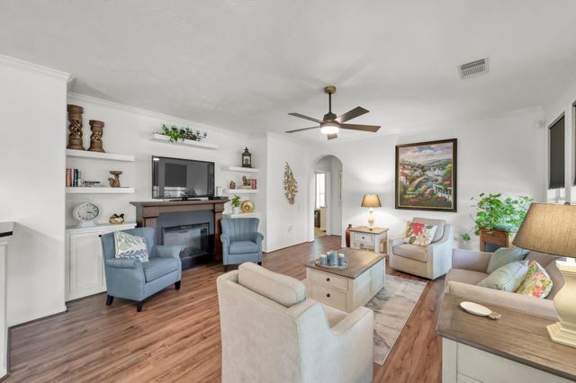 2 Gleneden Court, Conroe, TX 77384