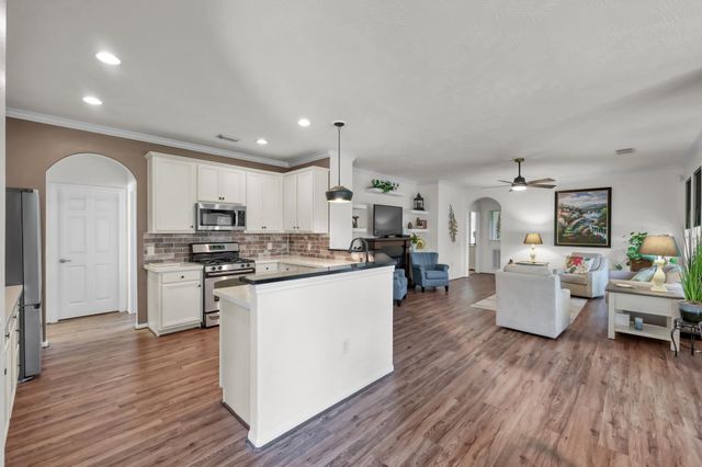 2 Gleneden Court, Conroe, TX 77384