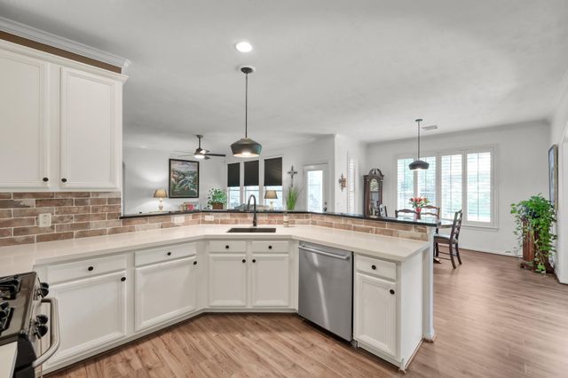 2 Gleneden Court, Conroe, TX 77384