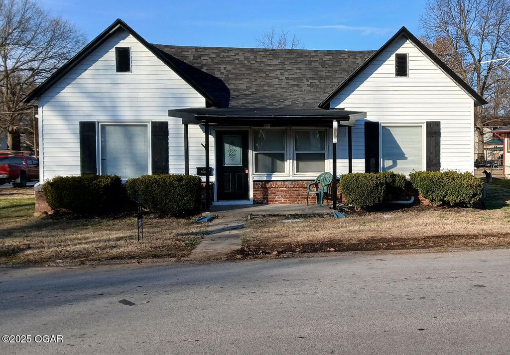 731 W 13th Street, Webb City, MO 64870