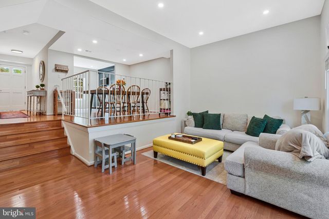 2434 WINDBREAK DR, Alexandria, VA 22306