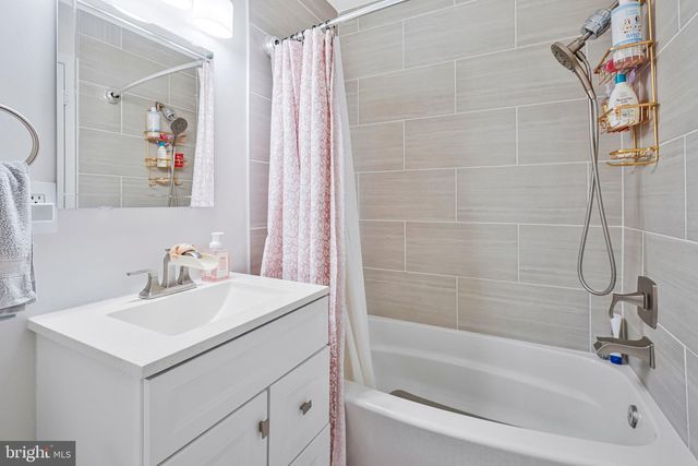 2434 WINDBREAK DR, Alexandria, VA 22306