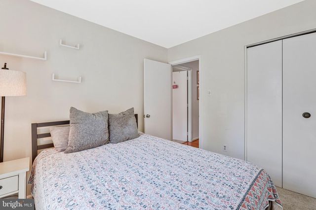 2434 WINDBREAK DR, Alexandria, VA 22306