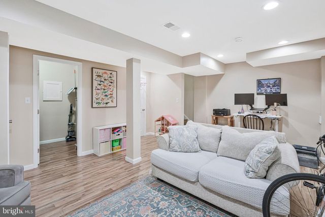 2434 WINDBREAK DR, Alexandria, VA 22306