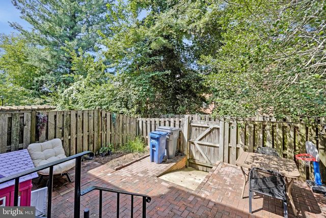2434 WINDBREAK DR, Alexandria, VA 22306