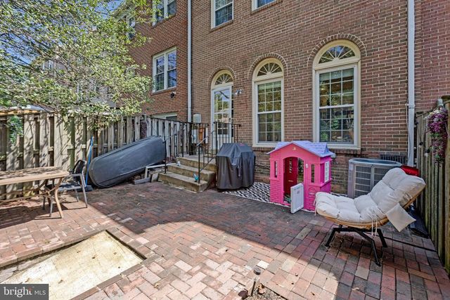 2434 WINDBREAK DR, Alexandria, VA 22306