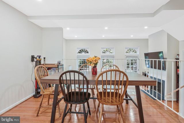 2434 WINDBREAK DR, Alexandria, VA 22306
