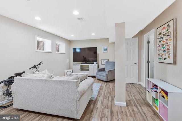 2434 WINDBREAK DR, Alexandria, VA 22306