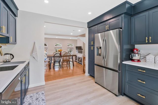 2434 WINDBREAK DR, Alexandria, VA 22306