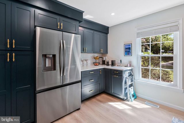 2434 WINDBREAK DR, Alexandria, VA 22306