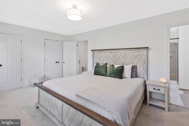 2434 WINDBREAK DR, Alexandria, VA 22306