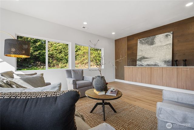 11807 8th Ave S, Seattle, WA 98168