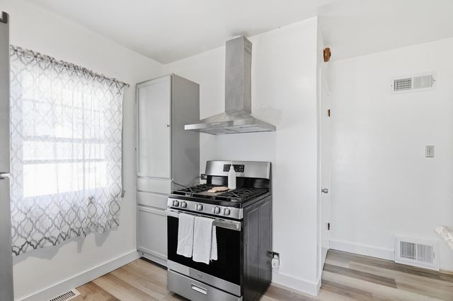 1024 Highland Avenue, Waukegan, IL 60085