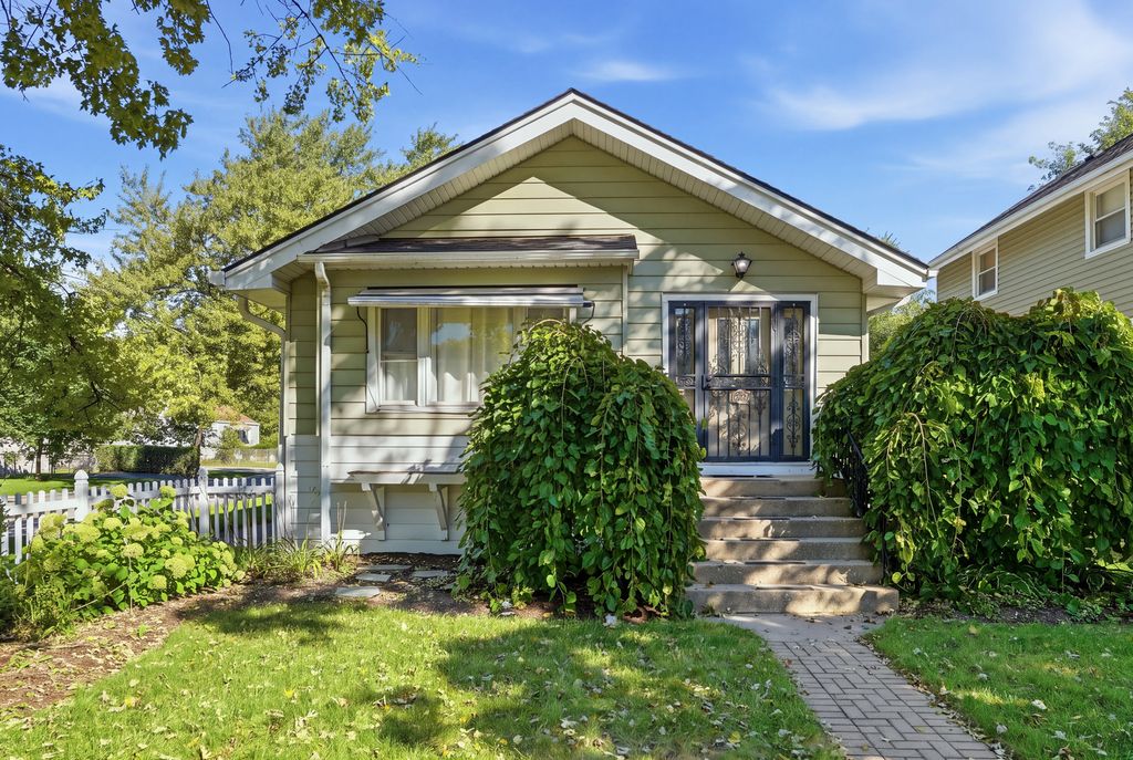 1024 Highland Avenue, Waukegan, IL 60085