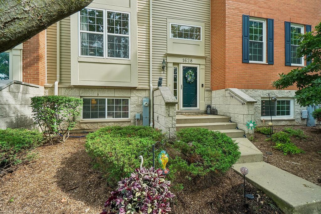 1628 Edinburgh Drive 100-2, Bartlett, IL 60103 — photo 2