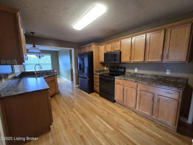 617 Wind Brook Dr, Elizabethtown, KY 42701