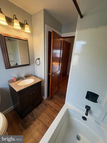 424 LAMPETER RD, Lancaster, PA 17602