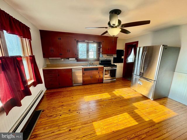 424 LAMPETER RD, Lancaster, PA 17602